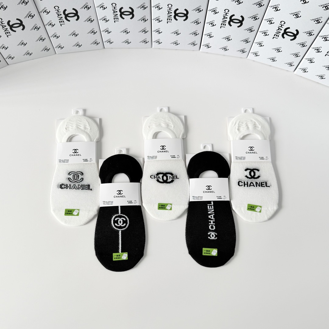 💛配包装Chanel（香奈儿）新款经典船袜堆堆袜袜子！一盒五双， 专柜同步筒袜袜子，💛大牌出街，潮人必备