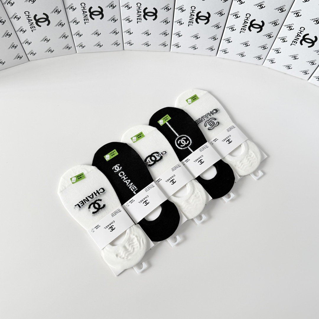 💛配包装Chanel（香奈儿）新款经典船袜堆堆袜袜子！一盒五双， 专柜同步筒袜袜子，💛大牌出街，潮人必备