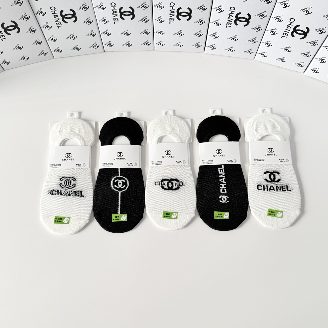 💛配包装Chanel（香奈儿）新款经典船袜堆堆袜袜子！一盒五双， 专柜同步筒袜袜子，💛大牌出街，潮人必备