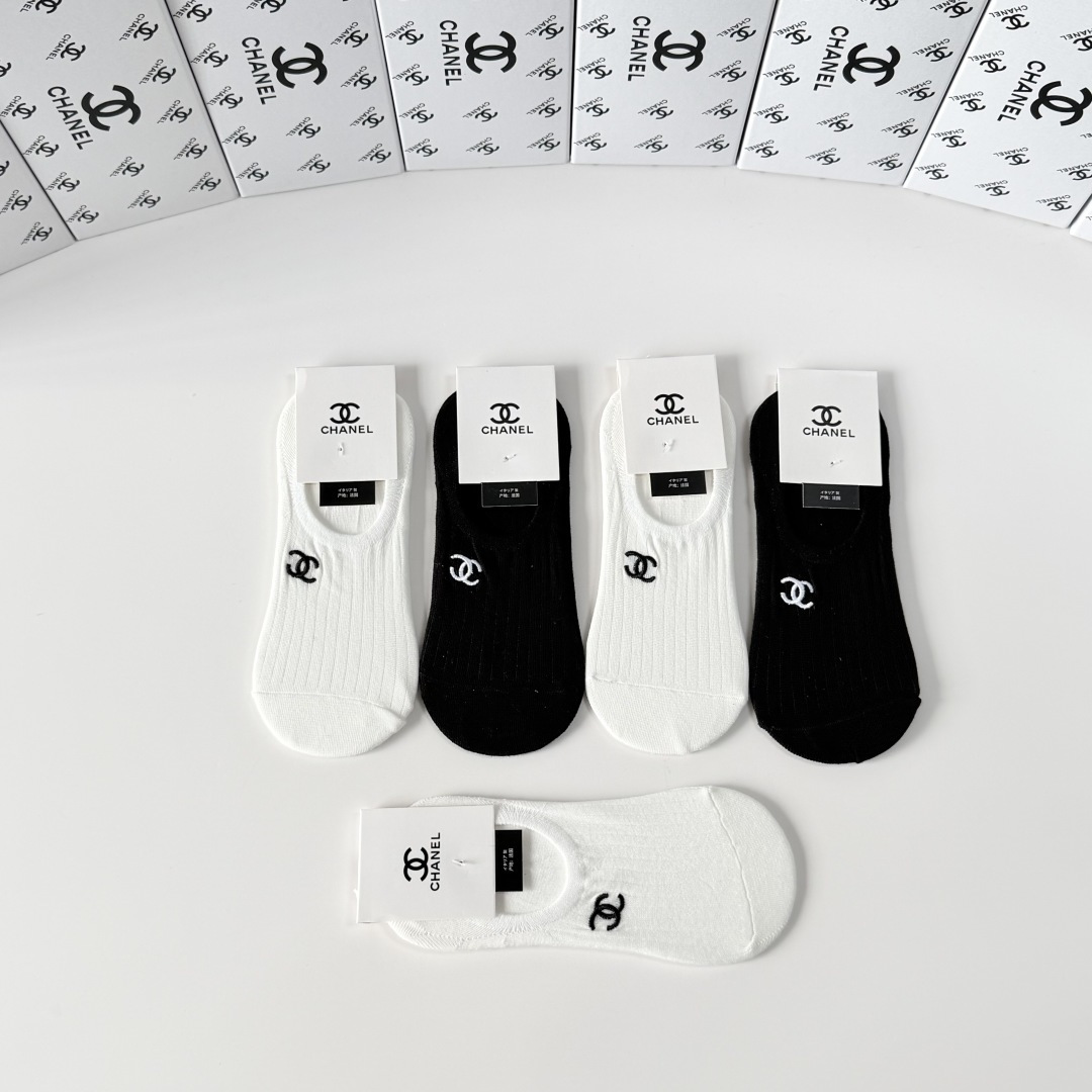 💛配包装Chanel（香奈儿）新款经典刺绣船袜堆堆袜袜子！一盒五双， 专柜同步筒袜袜子，💛大牌出街，潮人