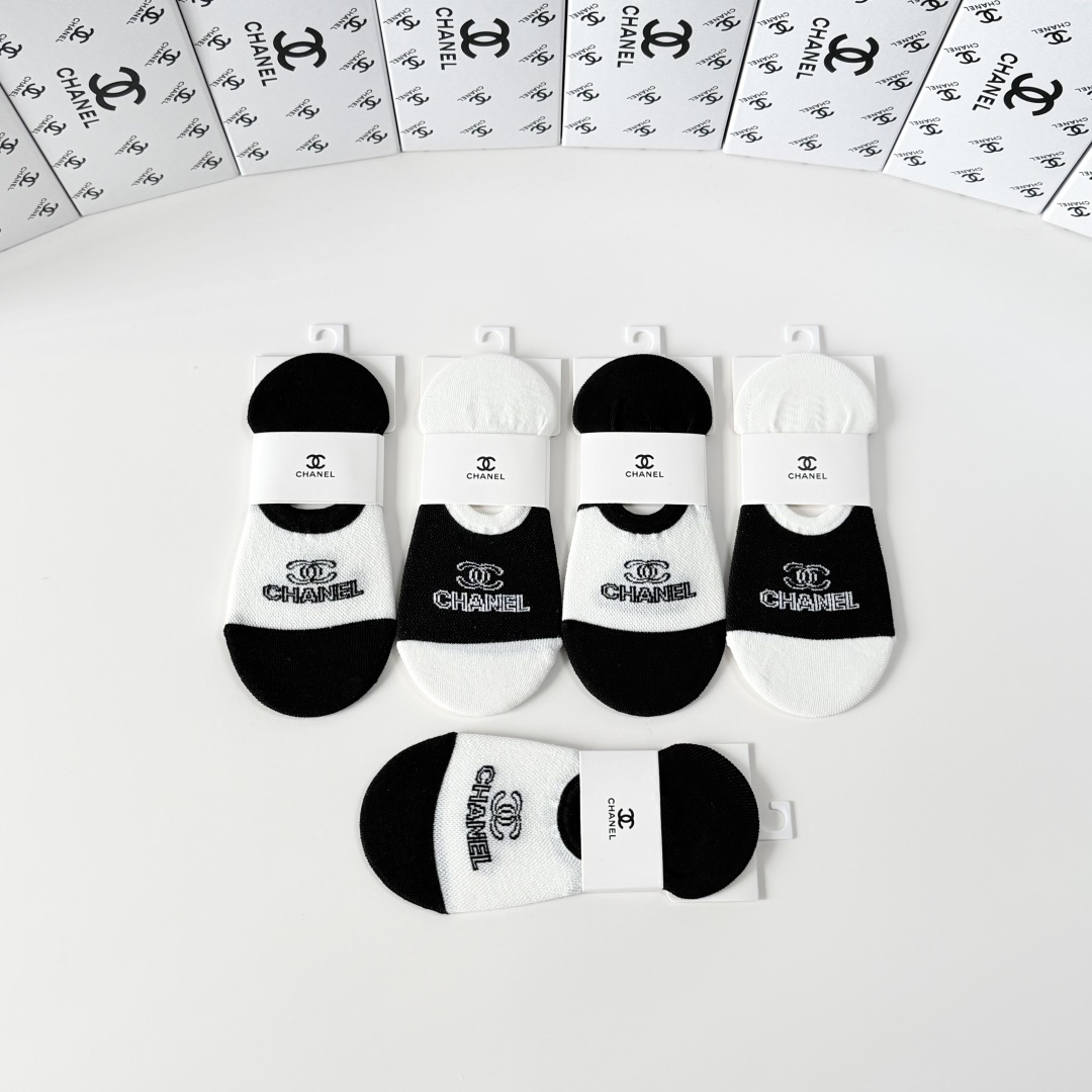💛配包装Chanel（香奈儿）新款经典船袜堆堆袜袜子！一盒五双， 专柜同步筒袜袜子，💛大牌出街，潮人必备