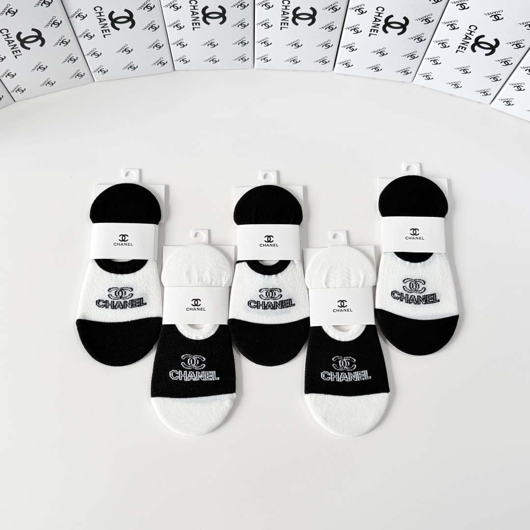 💛配包装Chanel（香奈儿）新款经典船袜堆堆袜袜子！一盒五双， 专柜同步筒袜袜子，💛大牌出街，潮人必备