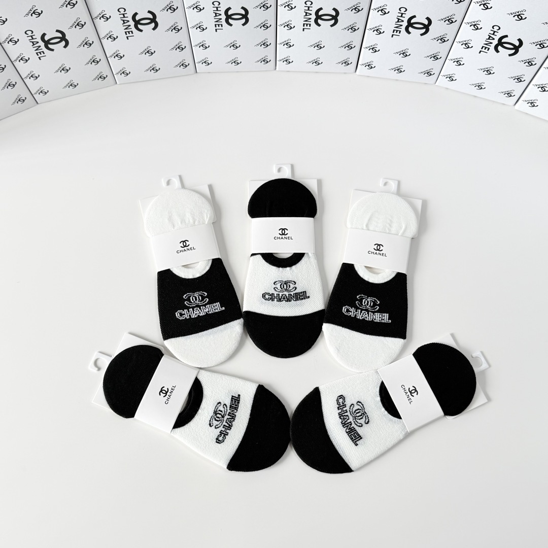 💛配包装Chanel（香奈儿）新款经典船袜堆堆袜袜子！一盒五双， 专柜同步筒袜袜子，💛大牌出街，潮人必备