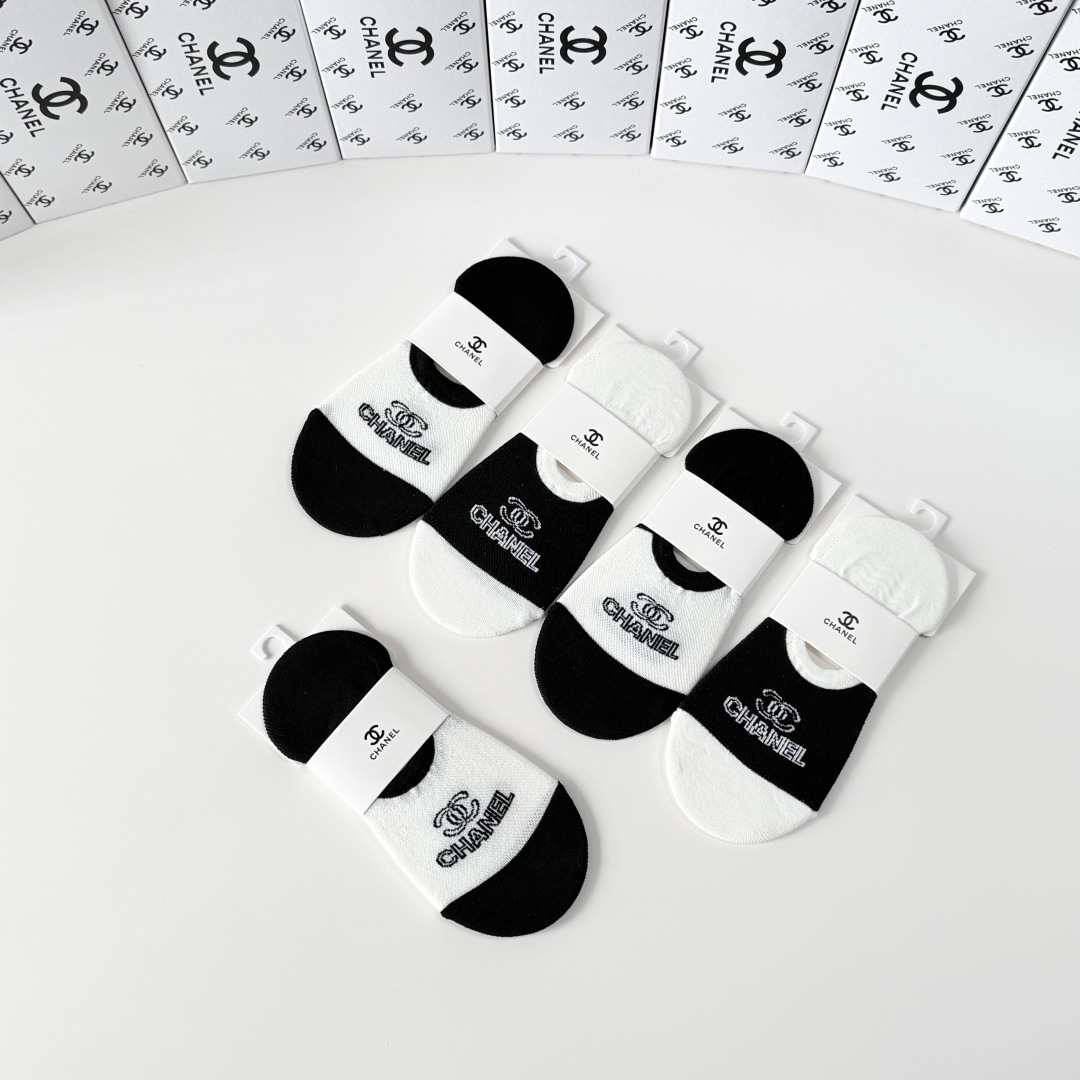 💛配包装Chanel（香奈儿）新款经典船袜堆堆袜袜子！一盒五双， 专柜同步筒袜袜子，💛大牌出街，潮人必备