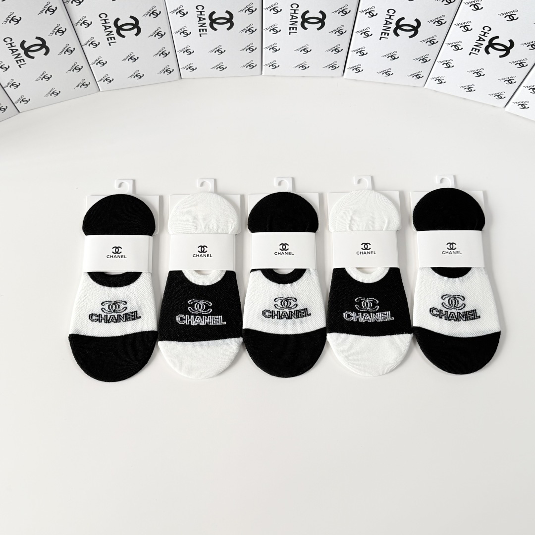 💛配包装Chanel（香奈儿）新款经典船袜堆堆袜袜子！一盒五双， 专柜同步筒袜袜子，💛大牌出街，潮人必备