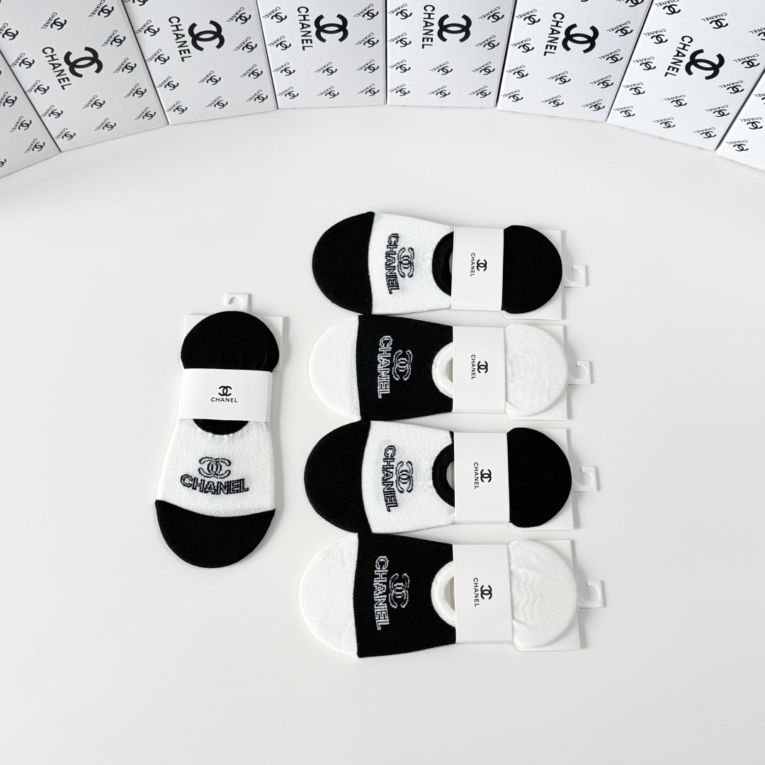 💛配包装Chanel（香奈儿）新款经典船袜堆堆袜袜子！一盒五双， 专柜同步筒袜袜子，💛大牌出街，潮人必备