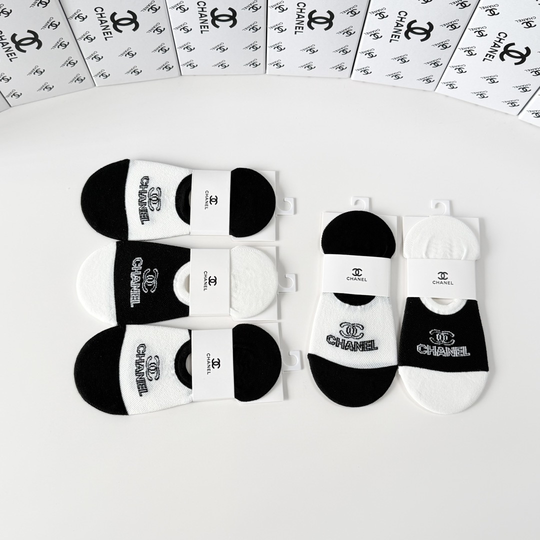 💛配包装Chanel（香奈儿）新款经典船袜堆堆袜袜子！一盒五双， 专柜同步筒袜袜子，💛大牌出街，潮人必备