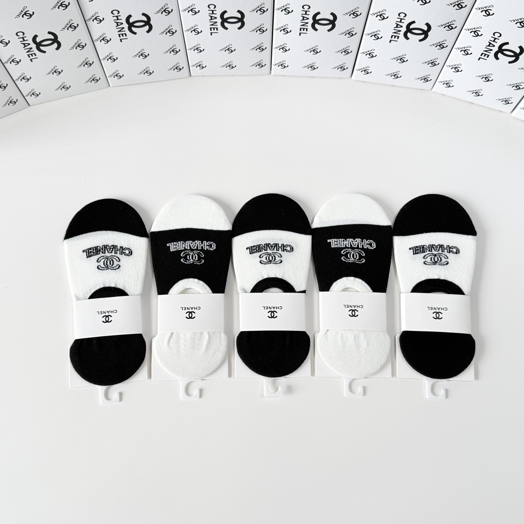 💛配包装Chanel（香奈儿）新款经典船袜堆堆袜袜子！一盒五双， 专柜同步筒袜袜子，💛大牌出街，潮人必备