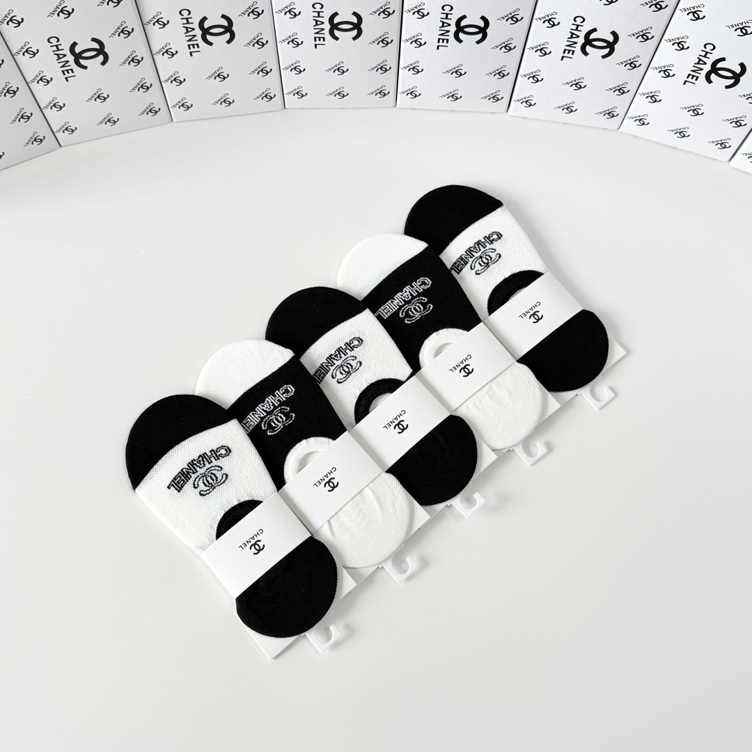 💛配包装Chanel（香奈儿）新款经典船袜堆堆袜袜子！一盒五双， 专柜同步筒袜袜子，💛大牌出街，潮人必备