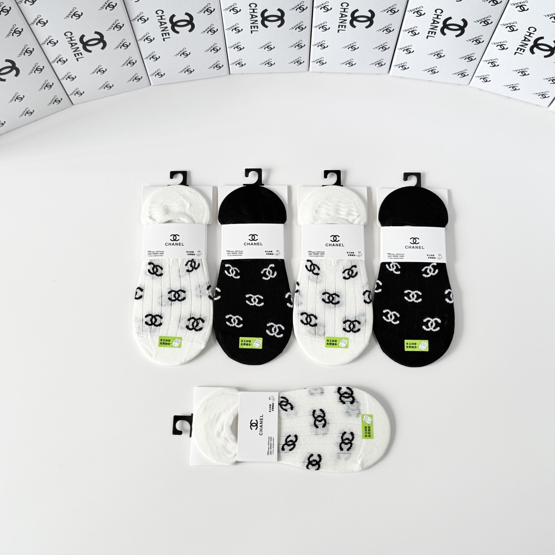 💛配包装Chanel（香奈儿）新款经典船袜堆堆袜袜子！一盒五双， 专柜同步筒袜袜子，💛大牌出街，潮人必备