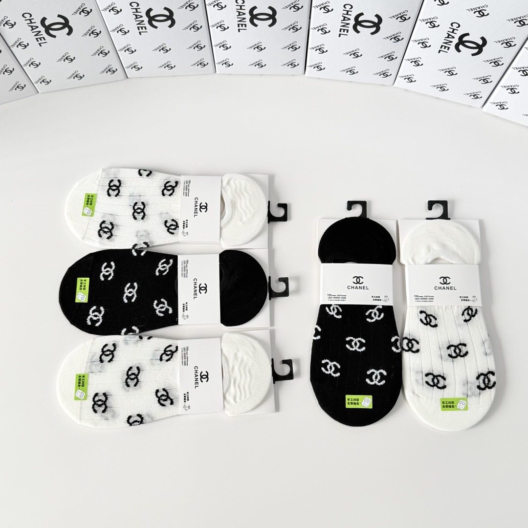 💛配包装Chanel（香奈儿）新款经典船袜堆堆袜袜子！一盒五双， 专柜同步筒袜袜子，💛大牌出街，潮人必备