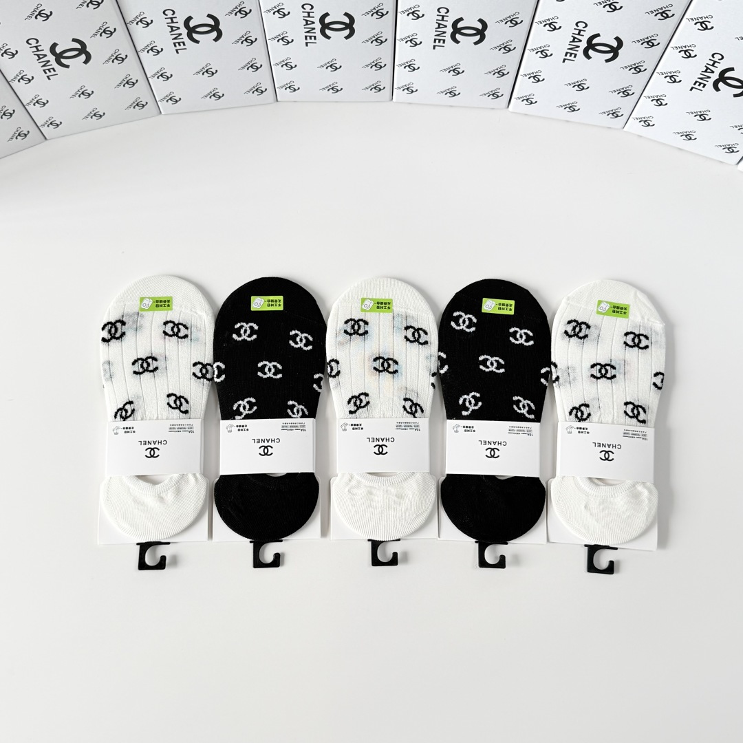 💛配包装Chanel（香奈儿）新款经典船袜堆堆袜袜子！一盒五双， 专柜同步筒袜袜子，💛大牌出街，潮人必备