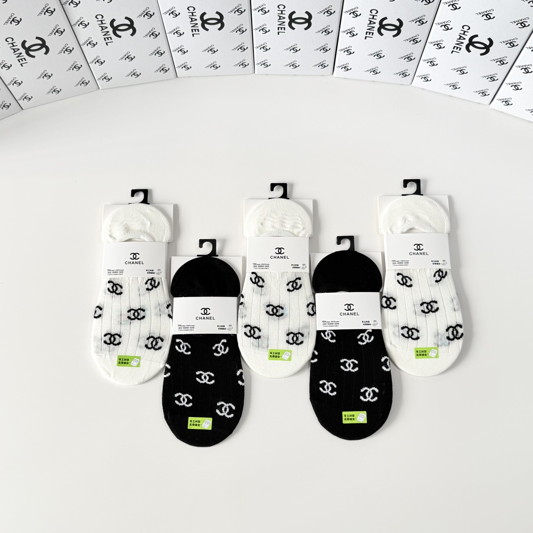 💛配包装Chanel（香奈儿）新款经典船袜堆堆袜袜子！一盒五双， 专柜同步筒袜袜子，💛大牌出街，潮人必备