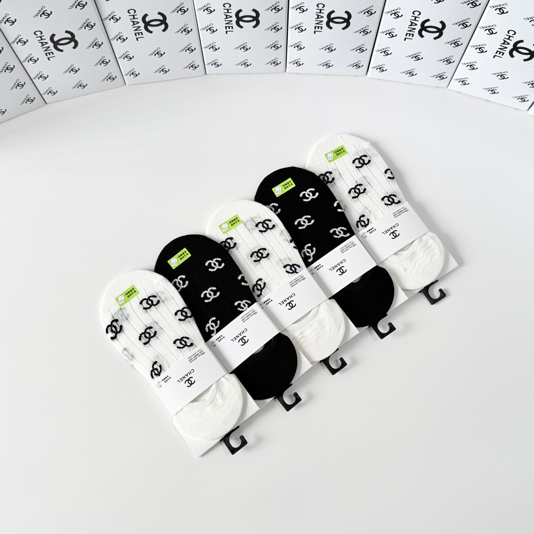 💛配包装Chanel（香奈儿）新款经典船袜堆堆袜袜子！一盒五双， 专柜同步筒袜袜子，💛大牌出街，潮人必备