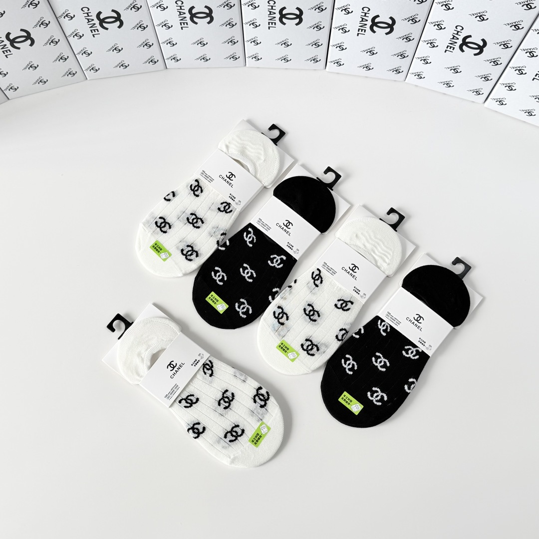 💛配包装Chanel（香奈儿）新款经典船袜堆堆袜袜子！一盒五双， 专柜同步筒袜袜子，💛大牌出街，潮人必备