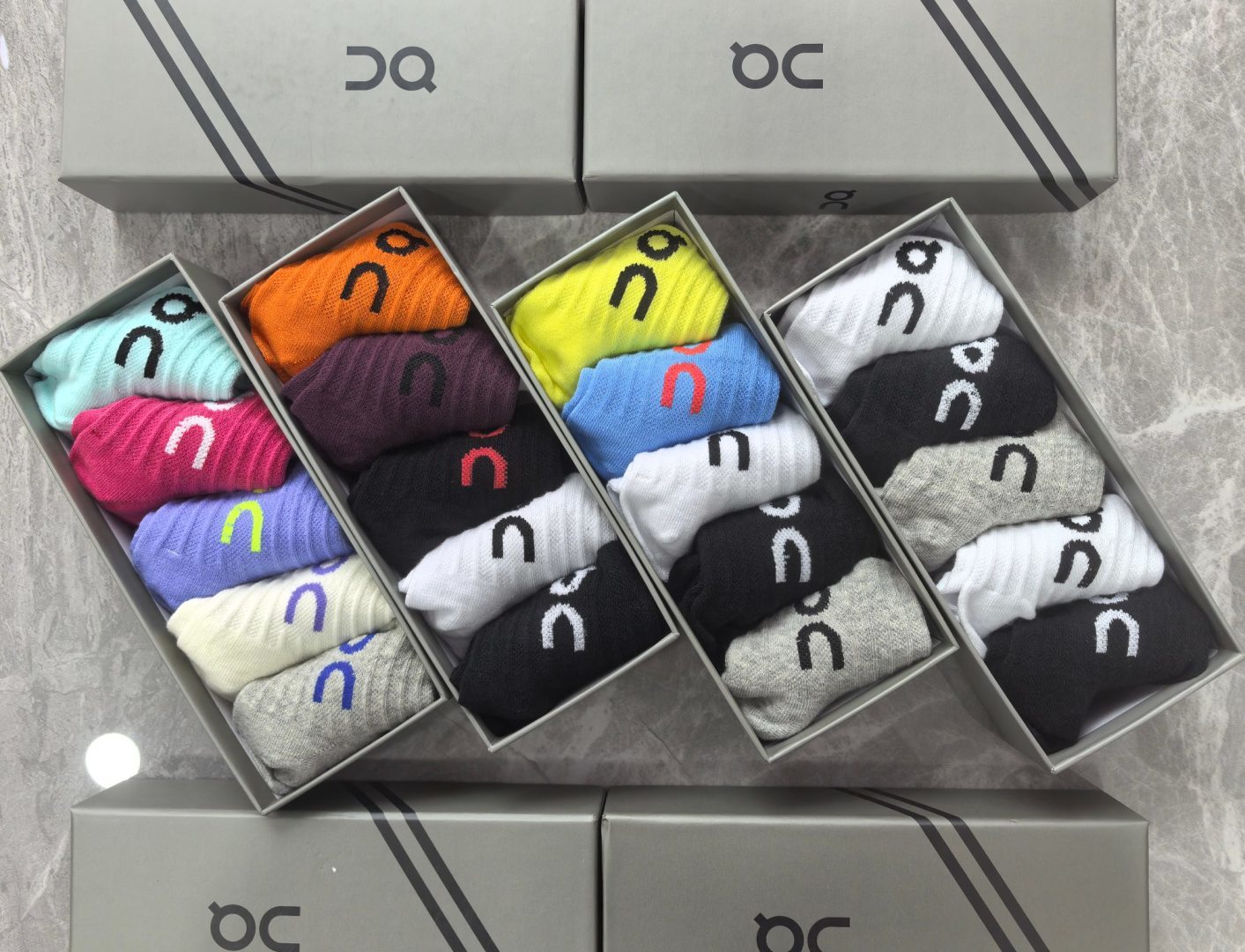 💛配包装On昂跑Cloudtilt 新款中短款堆堆袜袜子！一盒五双， 专柜同步筒款袜子，💛大牌出街，潮人