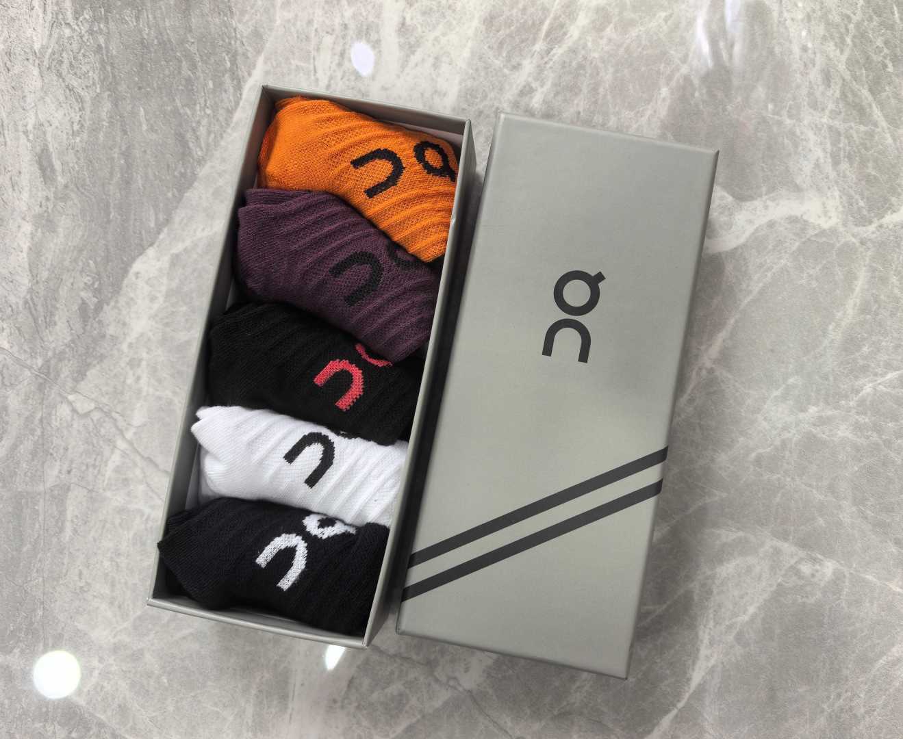 💛配包装On昂跑Cloudtilt 新款中短款堆堆袜袜子！一盒五双， 专柜同步筒款袜子，💛大牌出街，潮人