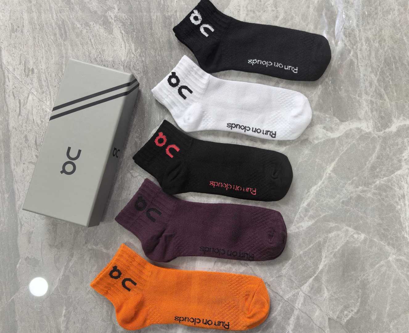 💛配包装On昂跑Cloudtilt 新款中短款堆堆袜袜子！一盒五双， 专柜同步筒款袜子，💛大牌出街，潮人