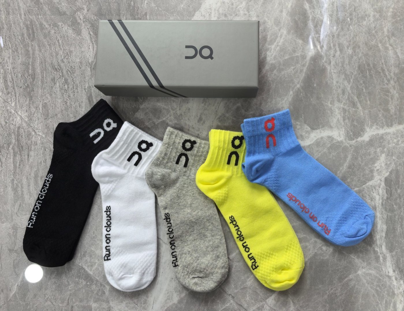 💛配包装On昂跑Cloudtilt 新款中短款堆堆袜袜子！一盒五双， 专柜同步筒款袜子，💛大牌出街，潮人