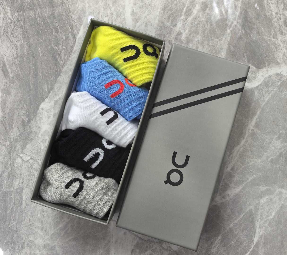 💛配包装On昂跑Cloudtilt 新款中短款堆堆袜袜子！一盒五双， 专柜同步筒款袜子，💛大牌出街，潮人