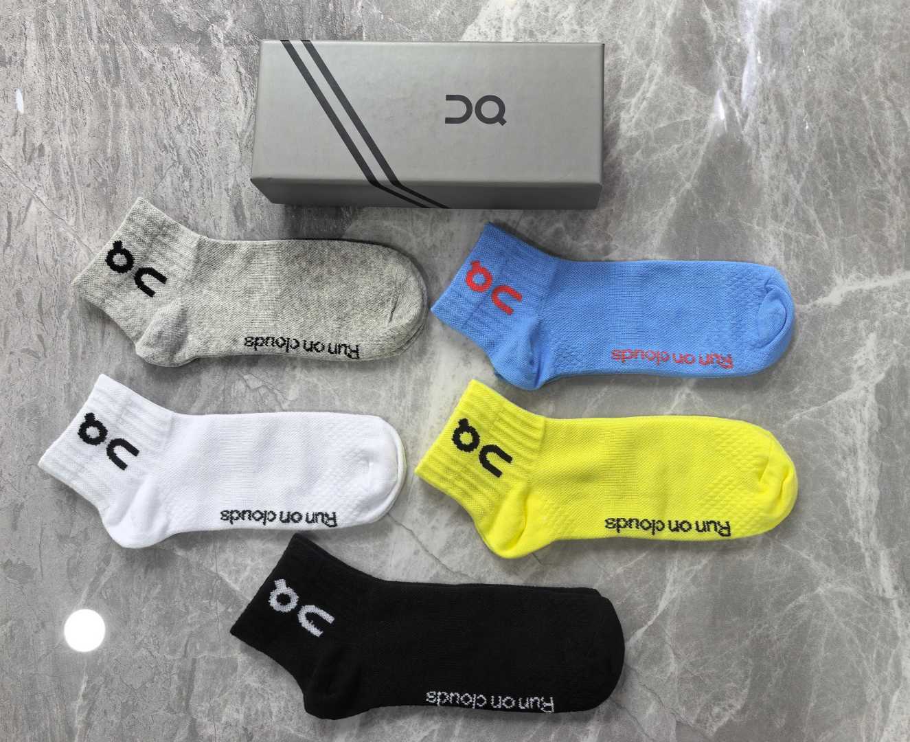 💛配包装On昂跑Cloudtilt 新款中短款堆堆袜袜子！一盒五双， 专柜同步筒款袜子，💛大牌出街，潮人