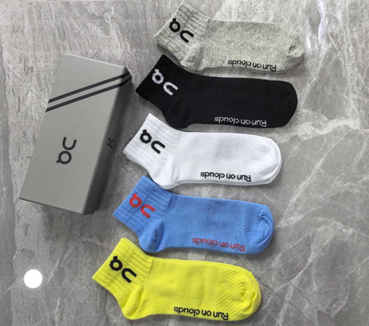 💛配包装On昂跑Cloudtilt 新款中短款堆堆袜袜子！一盒五双， 专柜同步筒款袜子，💛大牌出街，潮人