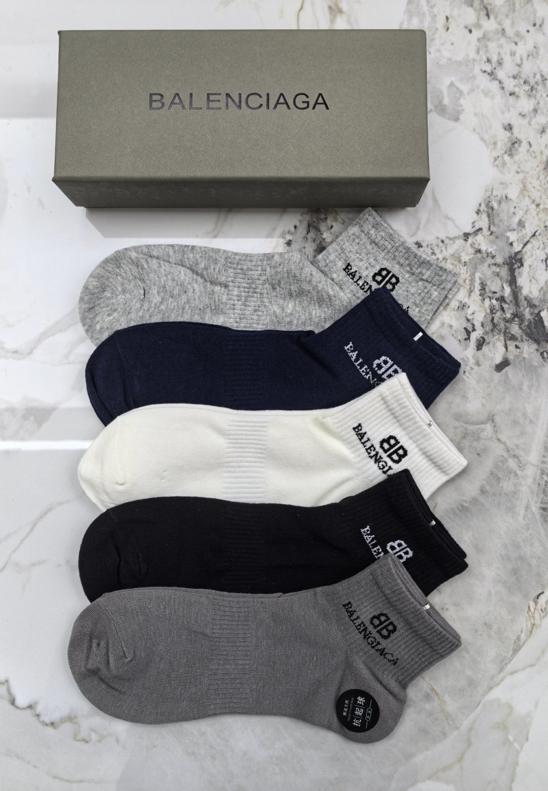 💛配包装Balenciaga (巴黎世家) 新款中短款堆堆袜袜子！一盒五双， 专柜同步筒款袜子，💛大牌出