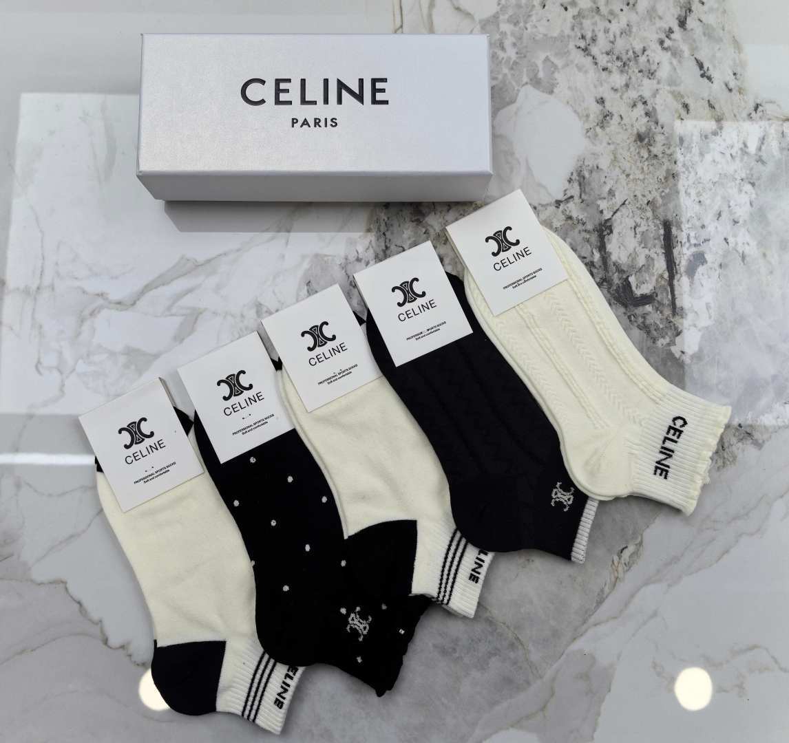 💛配包装CELINE（赛琳）新款中短款堆堆袜袜子！一盒五双， 专柜同步筒款袜子，💛大牌出街，潮人必备🔥超