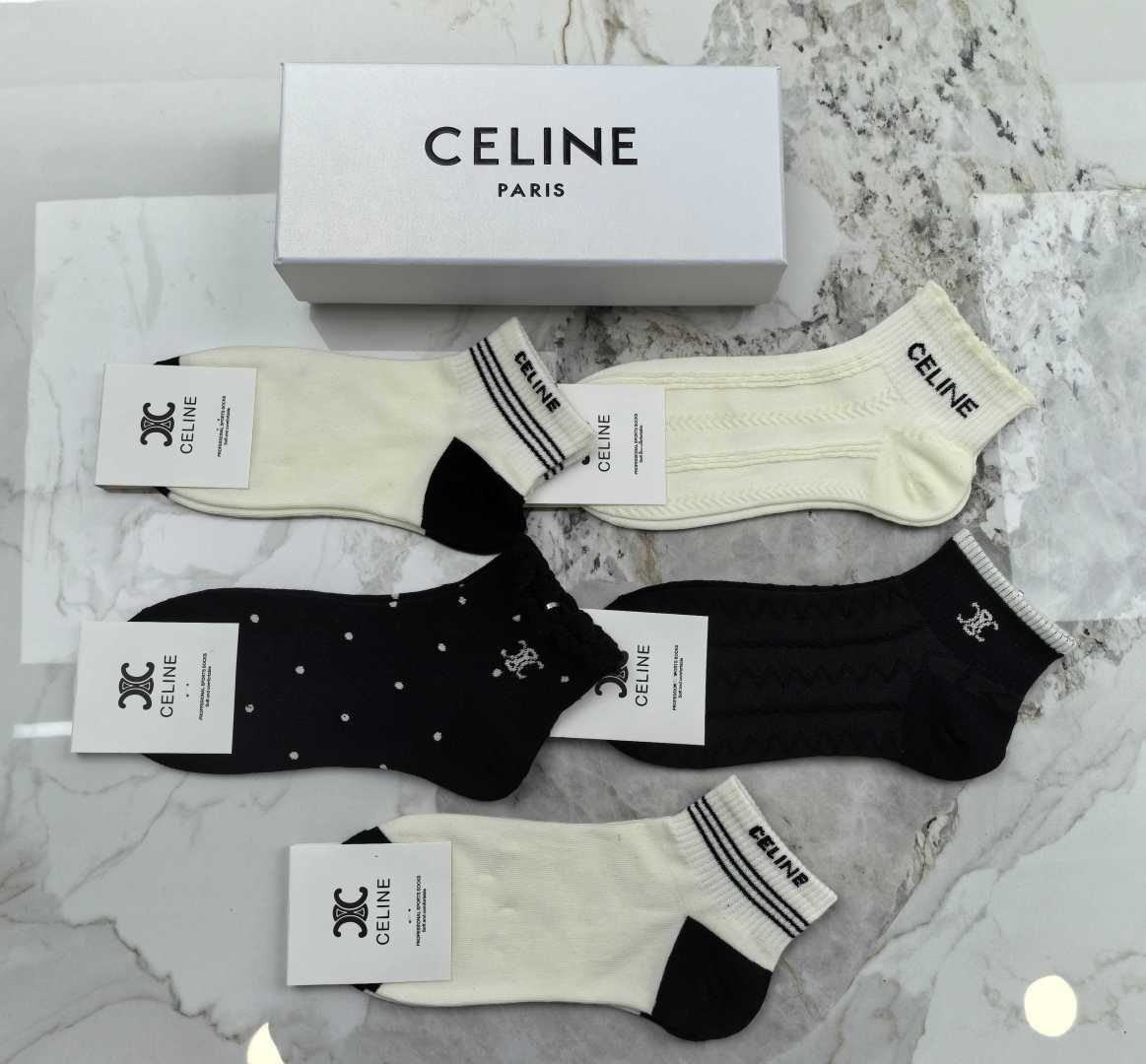 💛配包装CELINE（赛琳）新款中短款堆堆袜袜子！一盒五双， 专柜同步筒款袜子，💛大牌出街，潮人必备🔥超