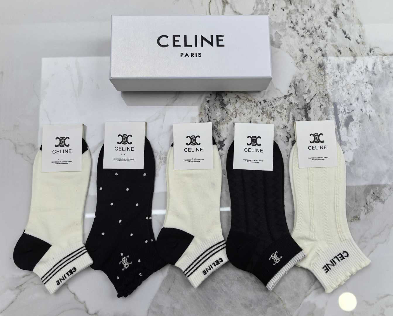 💛配包装CELINE（赛琳）新款中短款堆堆袜袜子！一盒五双， 专柜同步筒款袜子，💛大牌出街，潮人必备🔥超