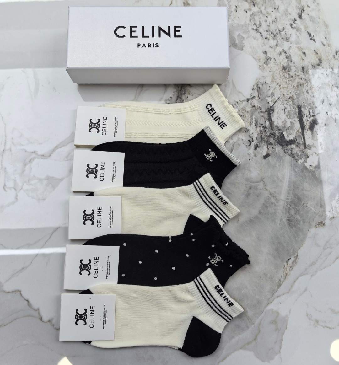 💛配包装CELINE（赛琳）新款中短款堆堆袜袜子！一盒五双， 专柜同步筒款袜子，💛大牌出街，潮人必备🔥超