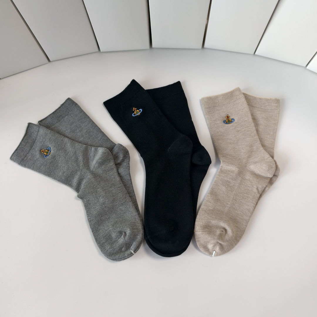 💛配包装西太后 新款刺绣经典中筒款堆堆袜袜子！一盒三双， 专柜同步筒袜袜子，💛大牌出街，潮人必备🔥超好搭