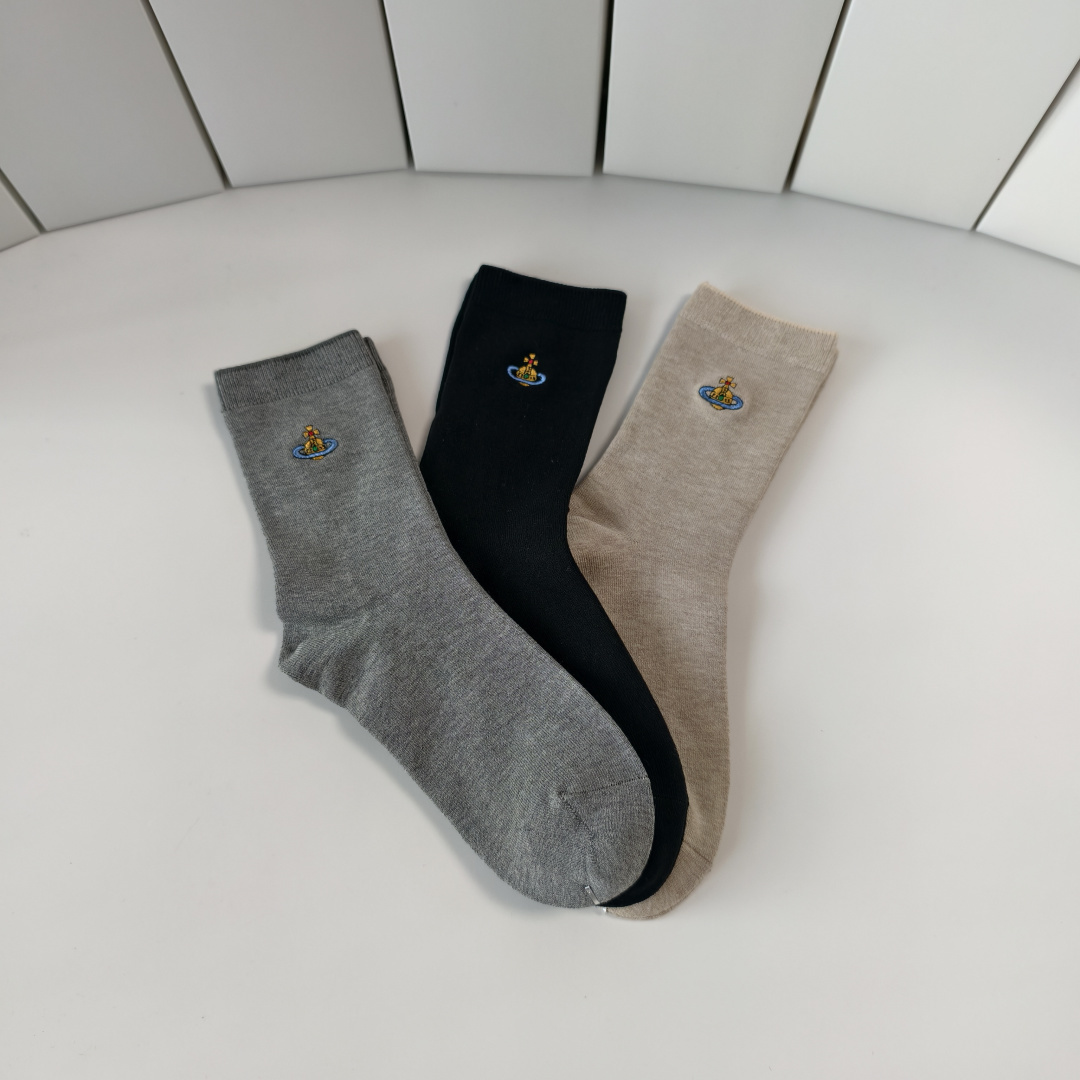 💛配包装西太后 新款刺绣经典中筒款堆堆袜袜子！一盒三双， 专柜同步筒袜袜子，💛大牌出街，潮人必备🔥超好搭