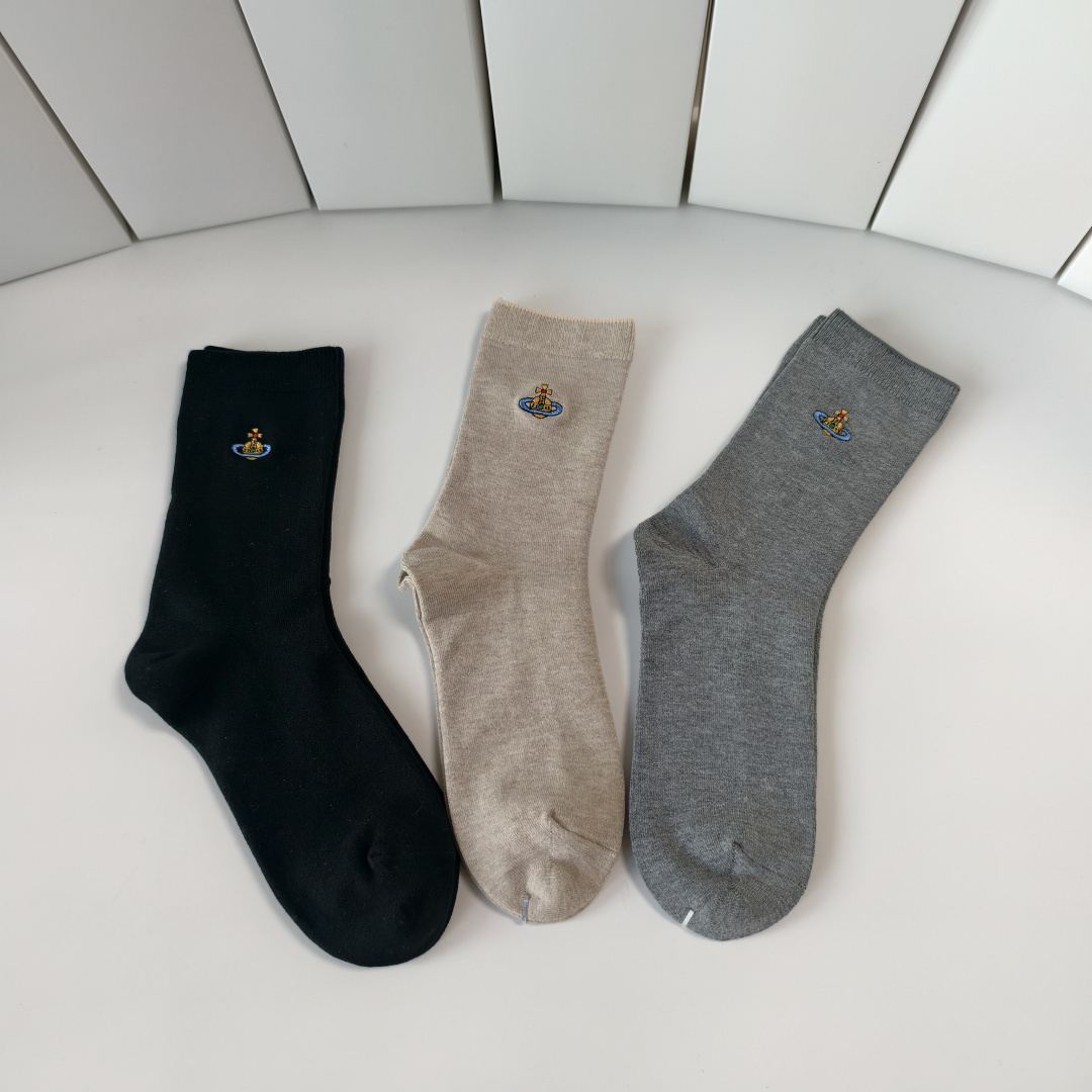 💛配包装西太后 新款刺绣经典中筒款堆堆袜袜子！一盒三双， 专柜同步筒袜袜子，💛大牌出街，潮人必备🔥超好搭