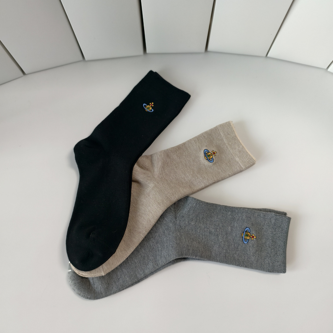 💛配包装西太后 新款刺绣经典中筒款堆堆袜袜子！一盒三双， 专柜同步筒袜袜子，💛大牌出街，潮人必备🔥超好搭