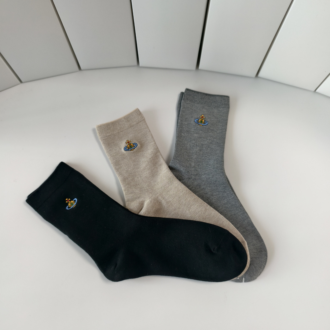 💛配包装西太后 新款刺绣经典中筒款堆堆袜袜子！一盒三双， 专柜同步筒袜袜子，💛大牌出街，潮人必备🔥超好搭