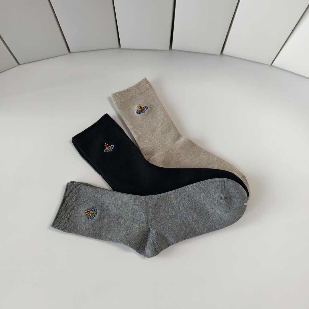 💛配包装西太后 新款刺绣经典中筒款堆堆袜袜子！一盒三双， 专柜同步筒袜袜子，💛大牌出街，潮人必备🔥超好搭