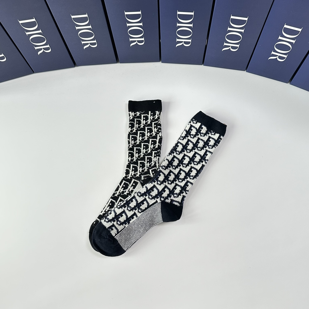 💛配专柜包装DIOR（迪奥）新款双针羊绒堆堆袜袜子！一盒两双，专柜同步筒袜袜子，💛大牌出街，潮人必备🔥超
