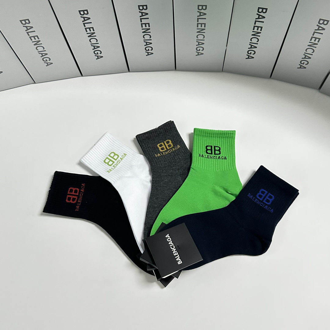 💛配包装Balenciaga（巴黎世家）新款中长款堆堆袜袜子！一盒五双， 专柜同步筒款袜子，💛大牌出街，