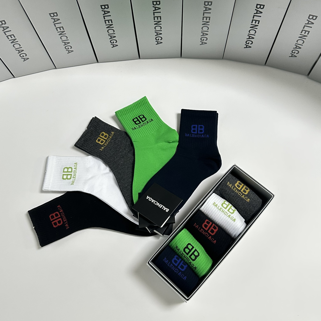 💛配包装Balenciaga（巴黎世家）新款中长款堆堆袜袜子！一盒五双， 专柜同步筒款袜子，💛大牌出街，