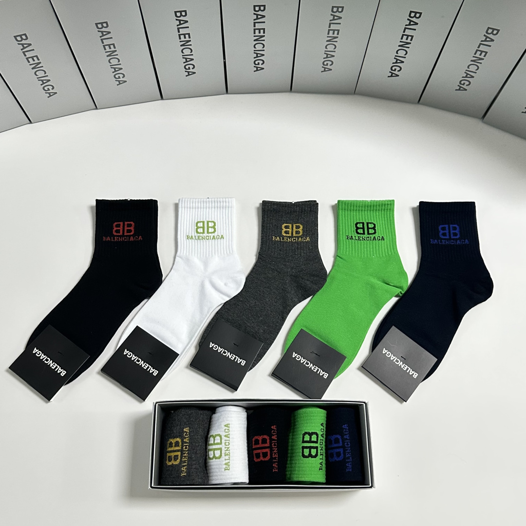 💛配包装Balenciaga（巴黎世家）新款中长款堆堆袜袜子！一盒五双， 专柜同步筒款袜子，💛大牌出街，