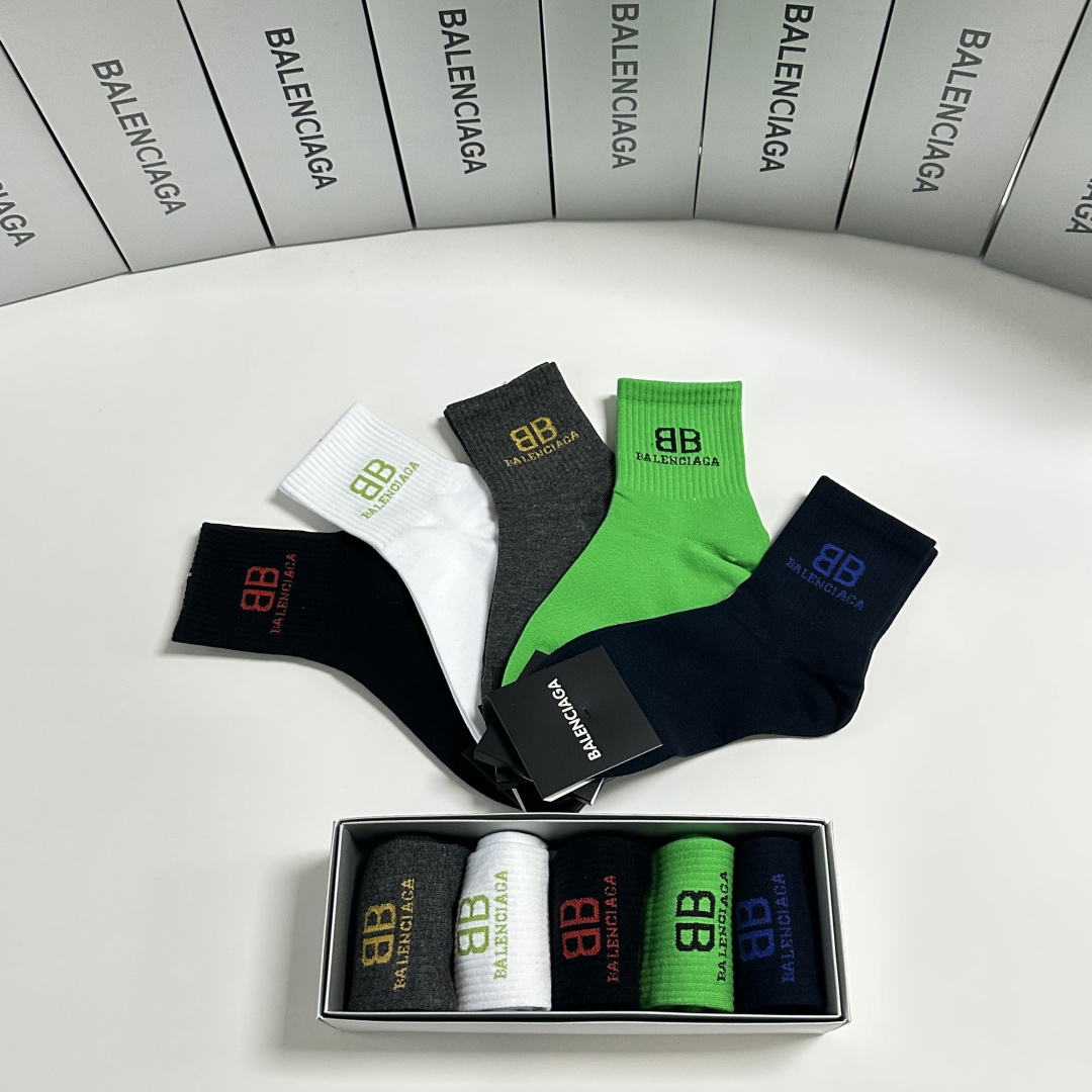 💛配包装Balenciaga（巴黎世家）新款中长款堆堆袜袜子！一盒五双， 专柜同步筒款袜子，💛大牌出街，