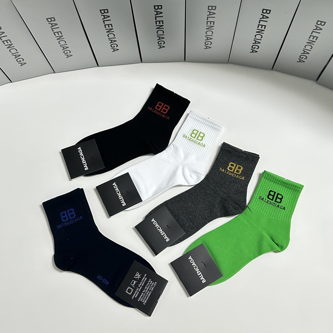 💛配包装Balenciaga（巴黎世家）新款中长款堆堆袜袜子！一盒五双， 专柜同步筒款袜子，💛大牌出街，