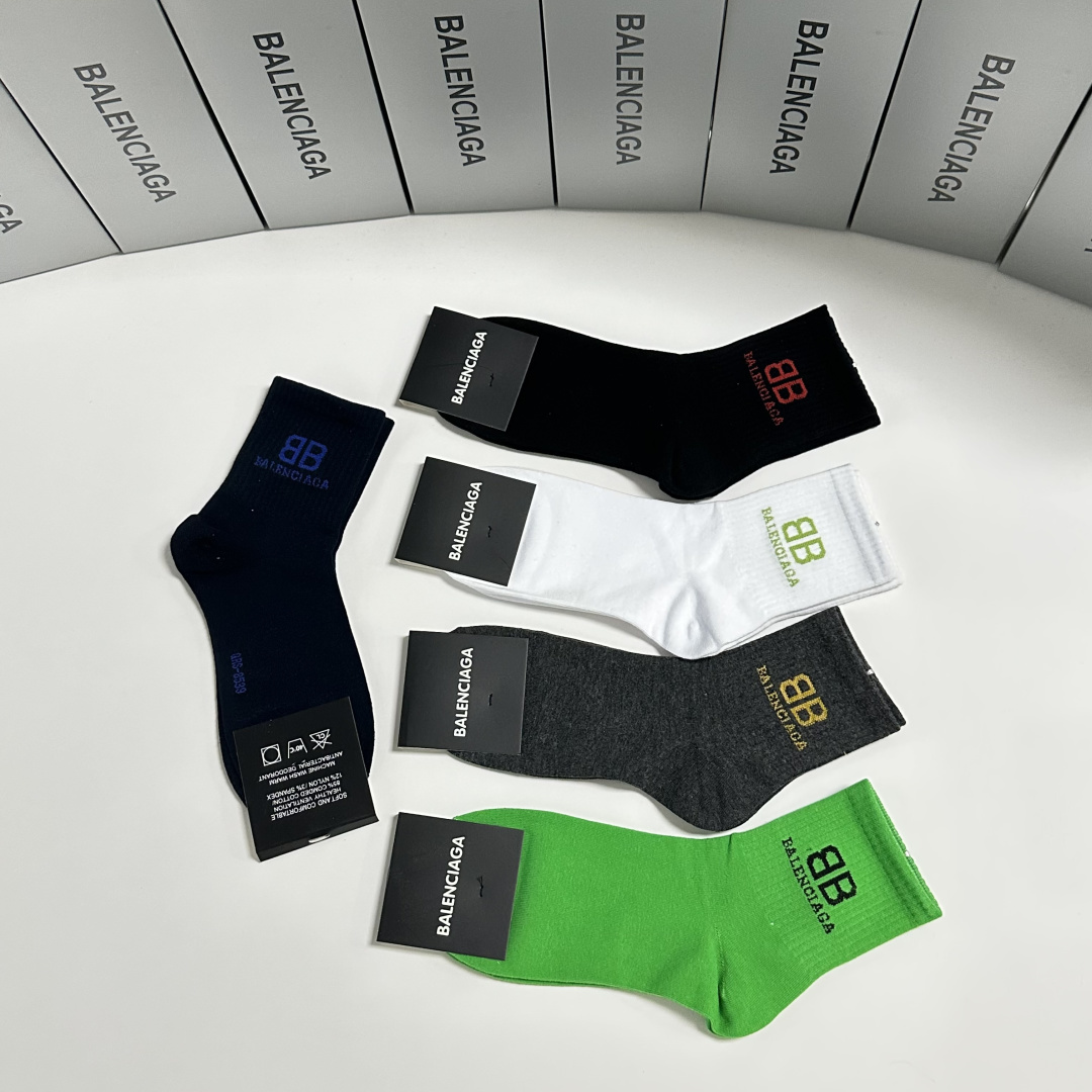 💛配包装Balenciaga（巴黎世家）新款中长款堆堆袜袜子！一盒五双， 专柜同步筒款袜子，💛大牌出街，