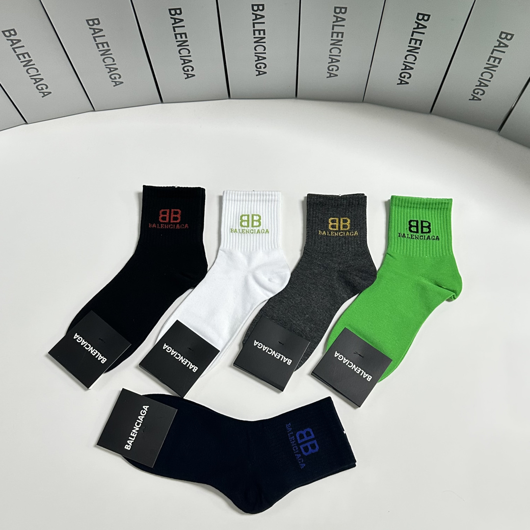 💛配包装Balenciaga（巴黎世家）新款中长款堆堆袜袜子！一盒五双， 专柜同步筒款袜子，💛大牌出街，