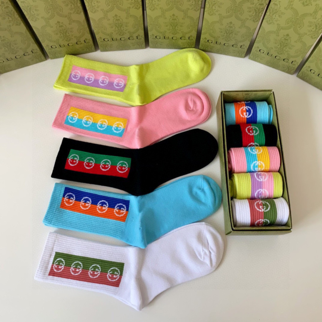 💛配包装Gucci（古驰）新款中长款堆堆袜袜子！一盒五双， 专柜同步筒款袜子，💛大牌出街，潮人必备🔥超好