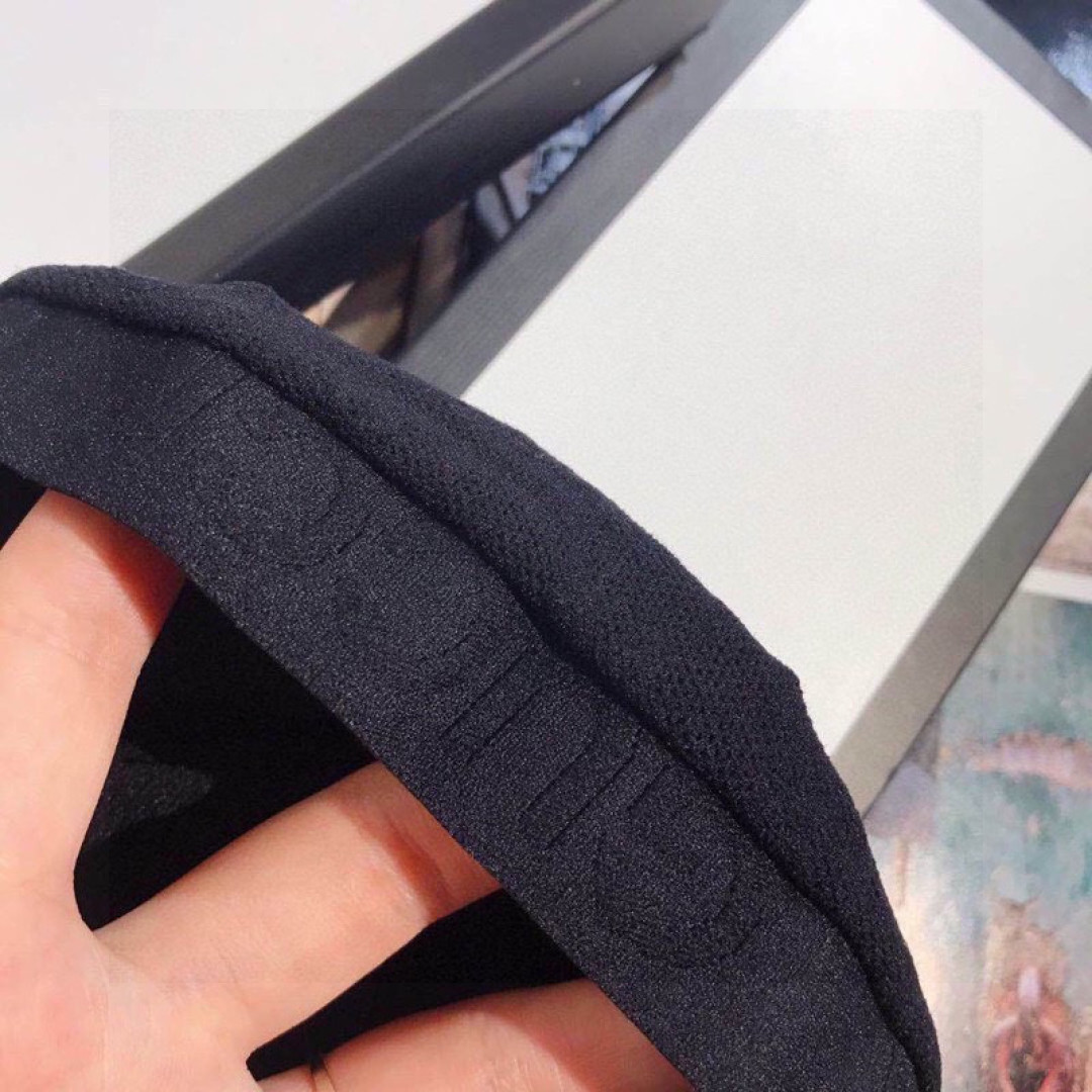 配包装官网同款GUCCI（古奇）腰部带logo连体网裤，女神丝袜必备单品[调皮][调皮]现货中🎁黑色，白