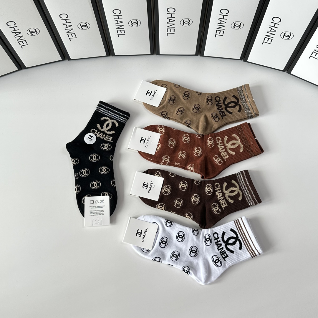 💛配包装Chanel（香奈儿）新款中长款堆堆袜袜子！一盒五双， 专柜同步筒款袜子，💛大牌出街，潮人必备🔥