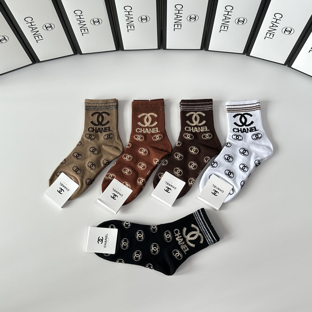 💛配包装Chanel（香奈儿）新款中长款堆堆袜袜子！一盒五双， 专柜同步筒款袜子，💛大牌出街，潮人必备🔥
