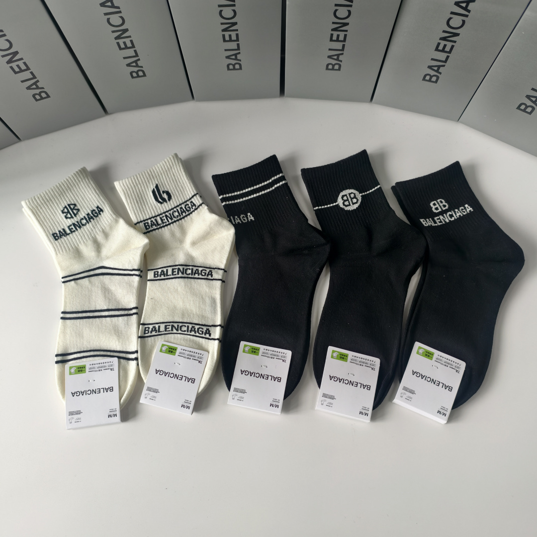 💛配专柜包装Balenciaga（巴黎世家）新款中长款堆堆袜袜子！一盒五双，专柜同步筒袜袜子，💛大牌出街